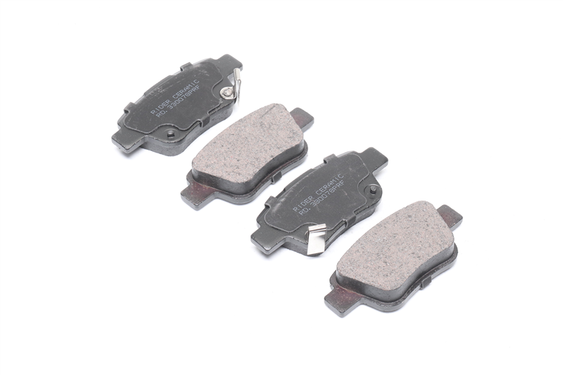 Тормозные колодки дтсковые ceramic toyota avensis 03-08 задние 