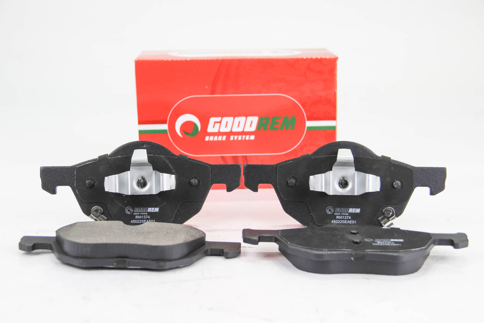 Гальмівні колодки передні Honda Accord 03-08/CR-V 01-06 (akebono)