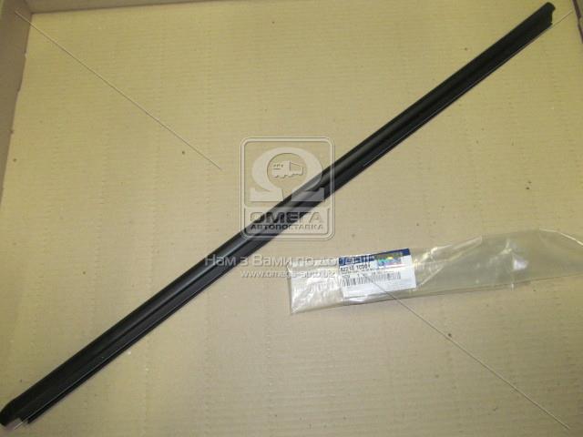 Уплотнитель стекла двери передней левой наружный