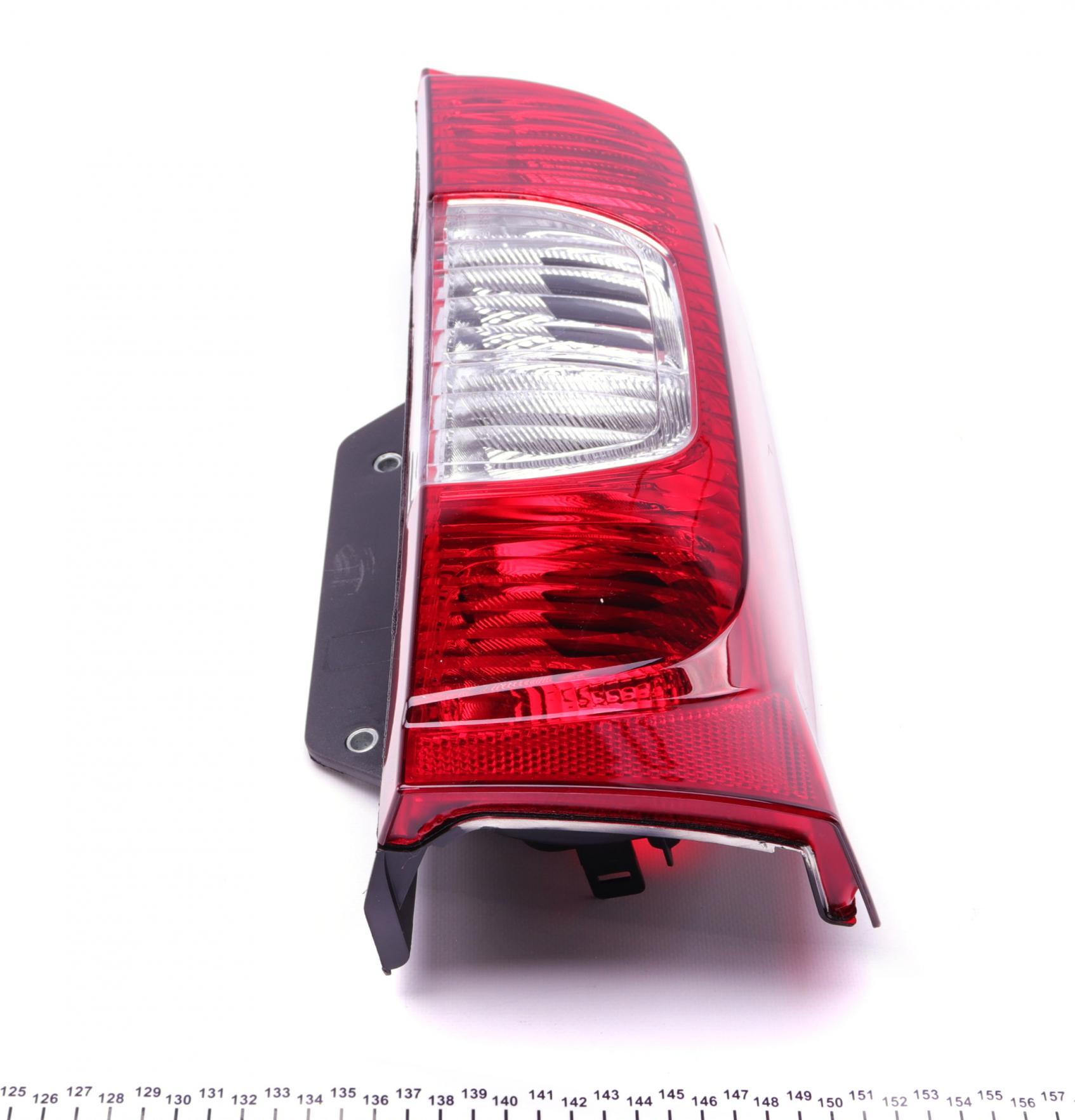 Фонарь задний Fiat Fiorino/Peugeot Bipper 08- (R)