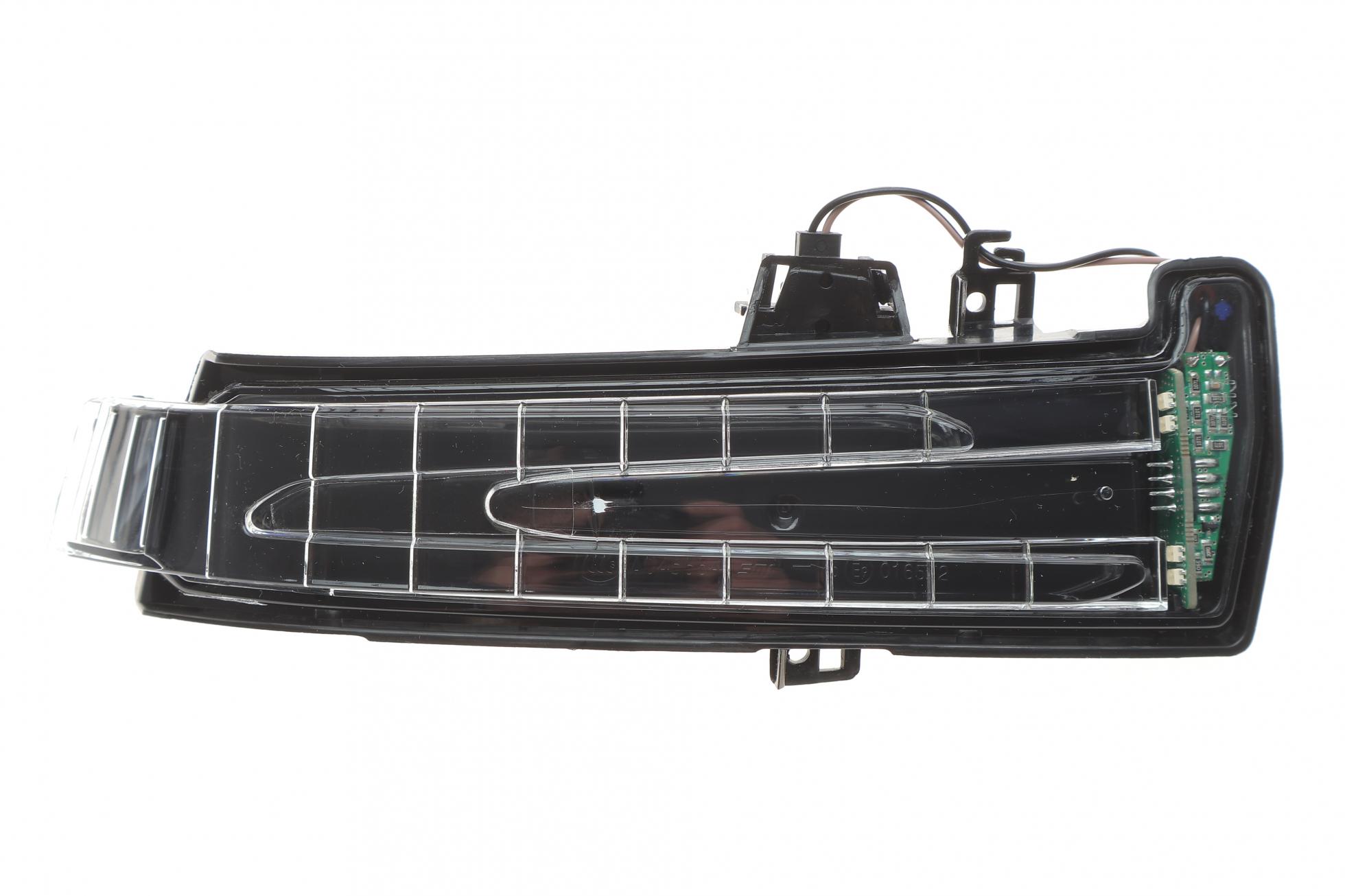 Повторювач повороту на дзеркало MB C-class (W204)/E-class (W212) 09-16 (R)